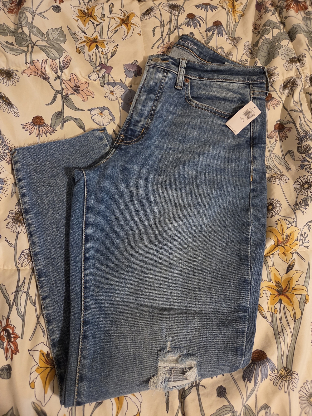 Old Navy Straight-Leg Women’s Jeans in Medium Blue Wash